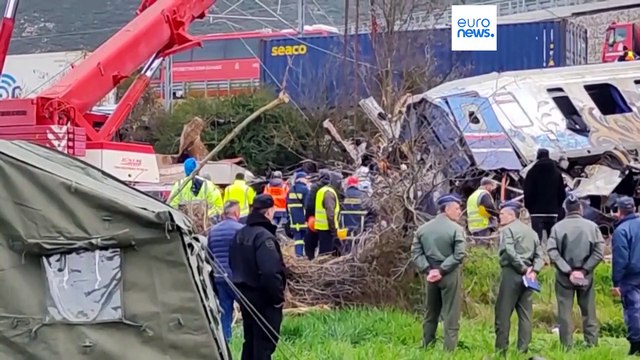 Terrible tragedia en Grecia, decenas de muertos y desaparecidos en un choque de trenes.