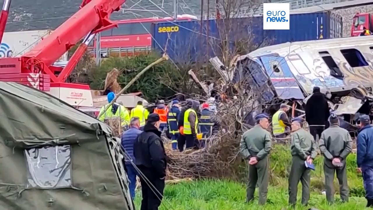 Zugunglück in Griechenland: 40 Tote, Retter kämpfen um Überlebende