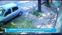 La Plata: motochorro arrebató con violencia a una jubilada para asaltarla