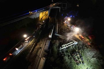 Yunanistan'daki tren kazasında can kaybı 38'e yükseldiTren kazası sonrası Atina ve Selanik'te sokaklar karıştı