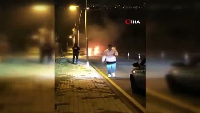 Motorundan duman yükselen otomobil alev topuna döndü!