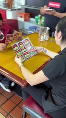 La llevo a comer tacos. Ella paga.