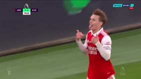 Arsenal extend title lead with revenge win against Everton