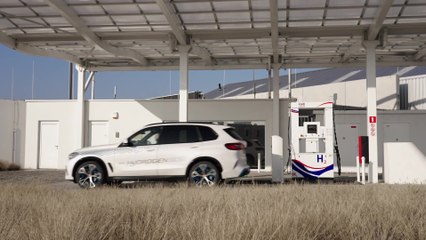 Der BMW iX5 Hydrogen - Wasserstoff kann schnell getankt werden