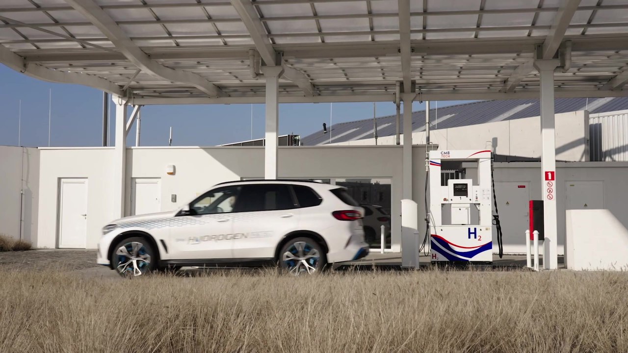 Der BMW iX5 Hydrogen - Wasserstoff kann schnell getankt werden