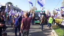 فيديو: معركة عضّ الأصابع بين نتنياهو والشارع.. الشرطة تفرّق بالقوة محتجّين على تعديل النظام القضائي