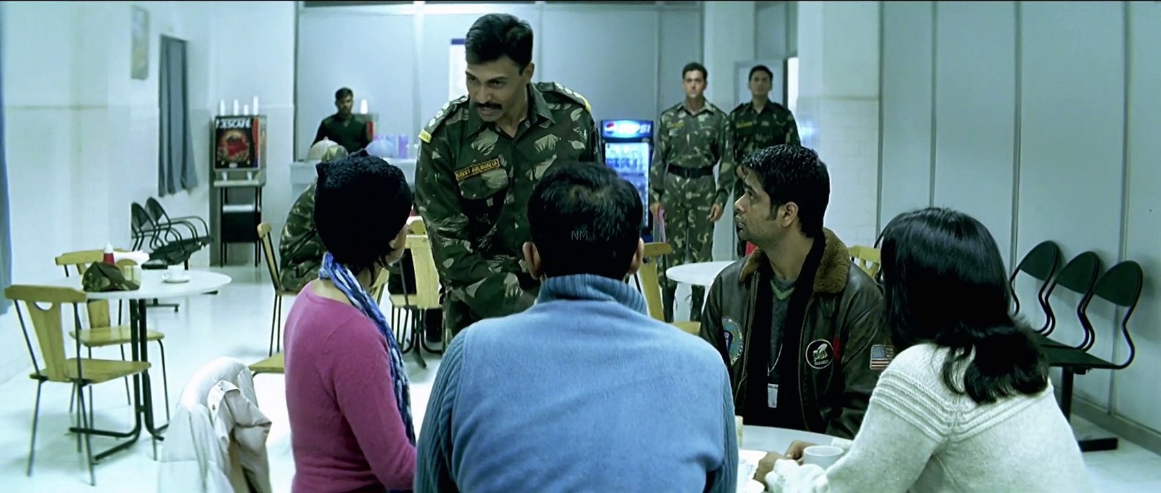 हममें और उनमें कुछ फर्क है और यह फ़र्क़ रहना चाहिए. यह इंडियन आर्मी है. हम दुश्मनी में भी एक शराफत रखते हैं | Hrithik Roshan