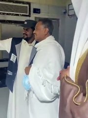 شاهدوا محمد عبده بملابس الإحرام في أحدث ظهور