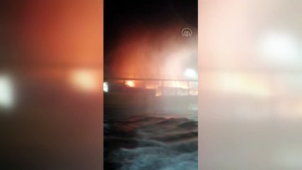 Arabalı feribotta yangın paniği