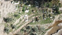 Depremler mezarlığı birbirine kattı; 50 mezarın kaybolduğu iddia edildi