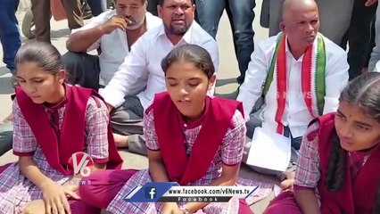 Students and Parents Holds Dharna Against Poor Quality Of Food In Hostel _ Mahabubnagar _ V6 News