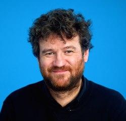 Olivier de Benoist, père de deux enfants, compare sa vie de père à sa vie d’avant