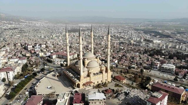 Kahramanmaraş'ın simgesi Abdülhamit Han Camii depremlere rağmen dimdik ayakta