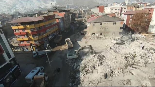 Elbistan'da ticaretin kalbinin attığı caddelerdeki yıkımın boyutu böyle görüntülendi