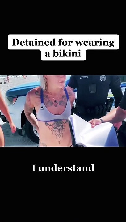 La police arrête une femme parce qu'elle porte un bikini sur la plage