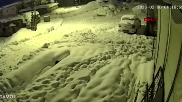 7.7'lik deprem anı, Diyarbakır’da güvenlik kamerasında