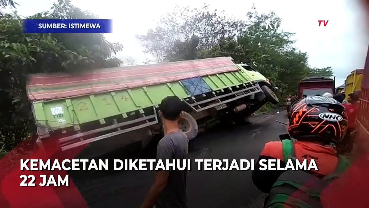 Momen Macet 22 jam di Jambi, Ada Truk yang Terperosok ke Jurang!