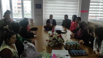 KARS'TA DEPREMZEDE ÖĞRENCİLERE MORAL VERDİLER