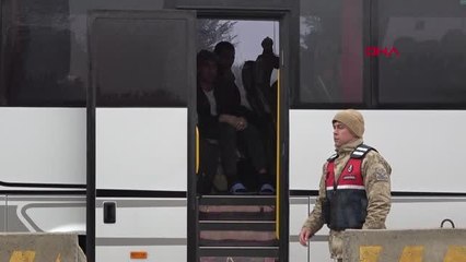 136 AFGAN KAÇAK GÖÇMEN DAHA UÇAKLA ÜLKELERİNE GÖNDERİLDİ