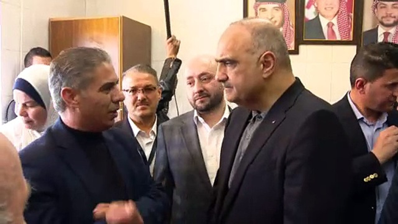 رئيس الوزراء يتفقد مستشفى الكرك الحكومي