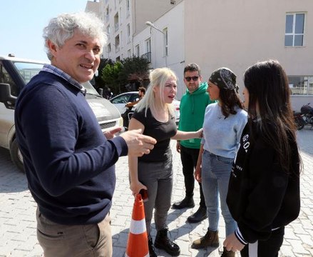 REKTÖR ÖZLENEN ÖZKAN'DAN DEPREMZEDE ÖĞRENCİLERE ZİYARET