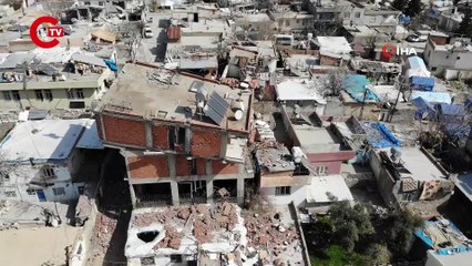 Depremin yıktığı binada ilginç görüntüler ortaya çıktı