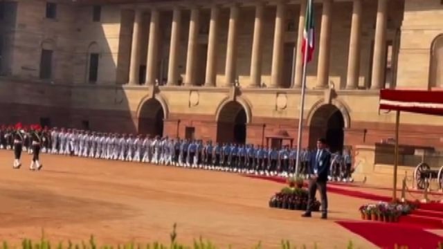 Meloni viene accolta nel grandioso Palazzo presidenziale a Delhi
