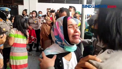 Polisi Bubarkan Aksi Demo, Para Buruh Terlibat Kericuhan