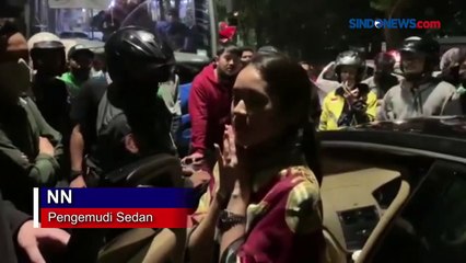 Nekat Masuk dan Lawan Arah, Sedan Mewah Tabrak Bus Transjakarta di Kebayoran Lama