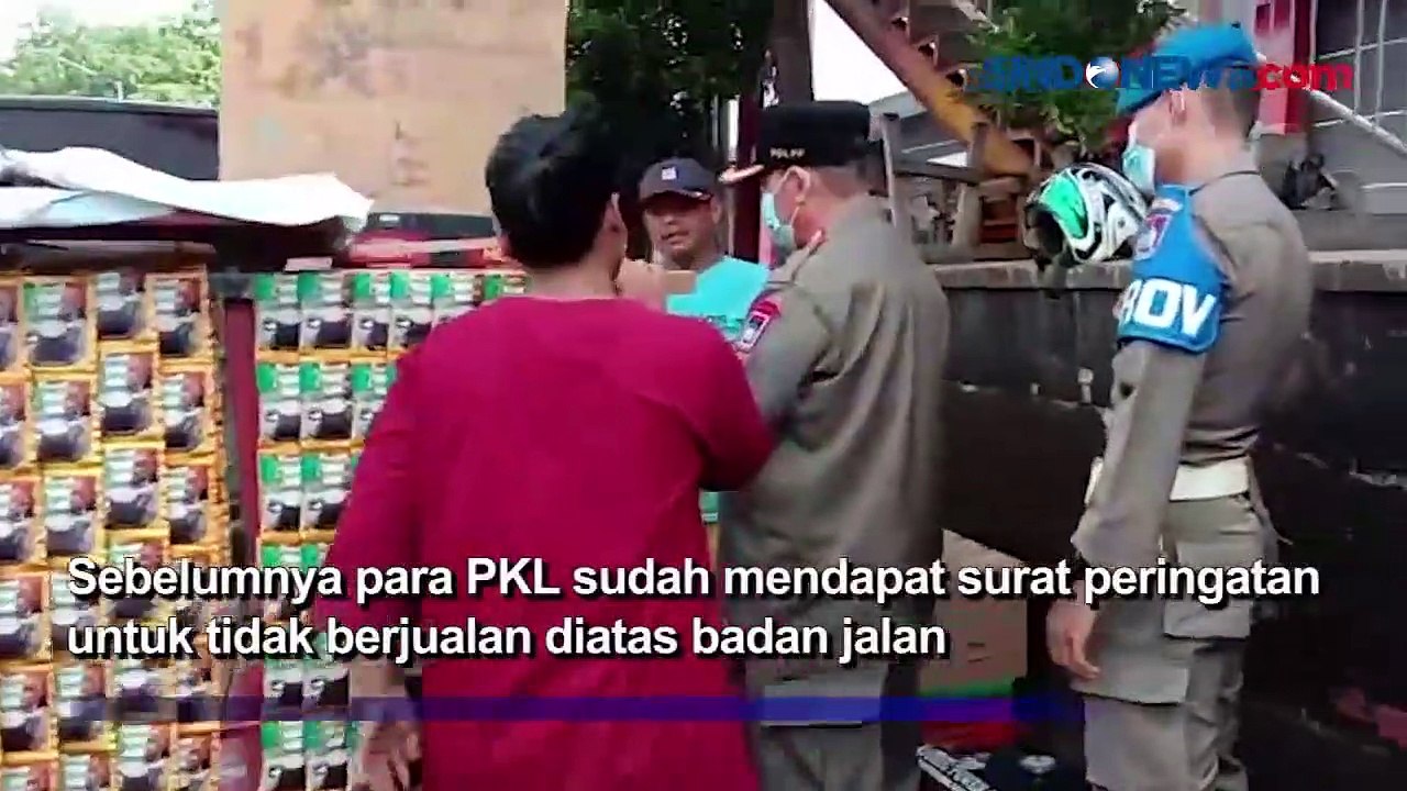 Penertiban PKL di Padang Ricuh, Petugas Satpol PP Dimaki Emak-Emak
