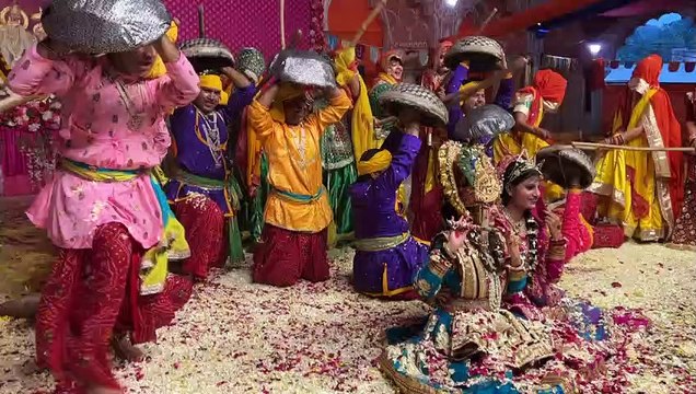 गोविंददेवजी के दरबार में राधा—कृष्ण के बीच साकार हुई बरसाने की लट्ठमार होली