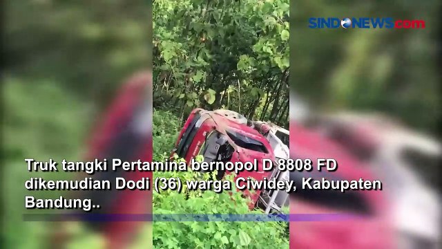 Truk Tangki BBM Terguling Masuk Jurang di Sukabumi, Pengemudi Kritis