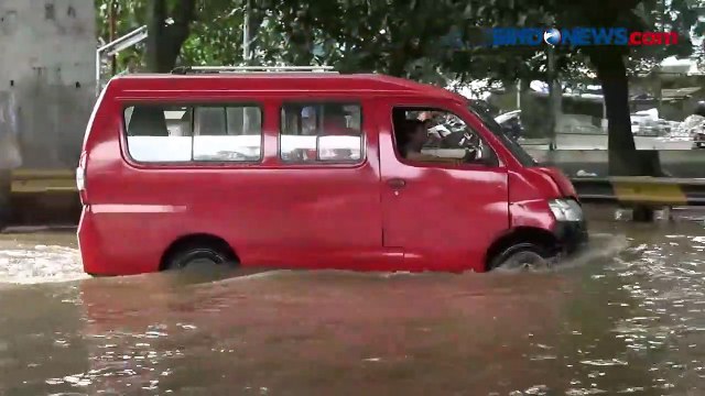 Kali Sabi Meluap, Akses Jalan di Jatiuwung Terputus