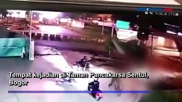 Gerombolan Begal Bacok Tukang Ojek Terekam CCTV di Taman Pancakarsa Sentul