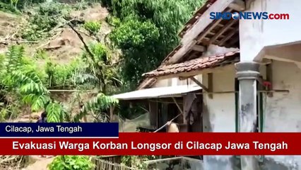Evakuasi Warga Korban Longsor  di Cilacap Jawa Tengah