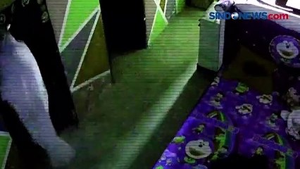 Agar Tak Ketahuan, Seorang Pencuri Uang Memakai Mukena