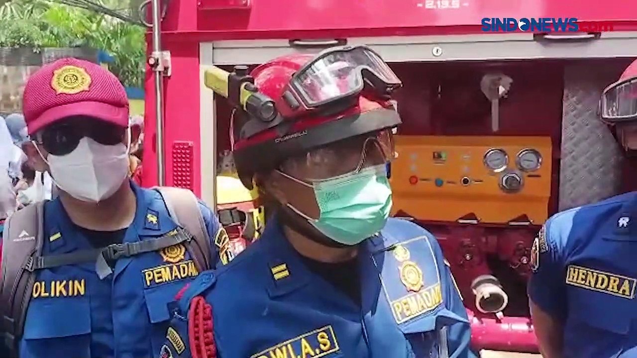 Asap Kembali Mengepul, Petugas Damkar Datangi TKP Kebakaran Warakas