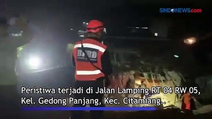 Pondasi Area Gudang Ambruk, Menimpa Rumah Warga di Sukabumi