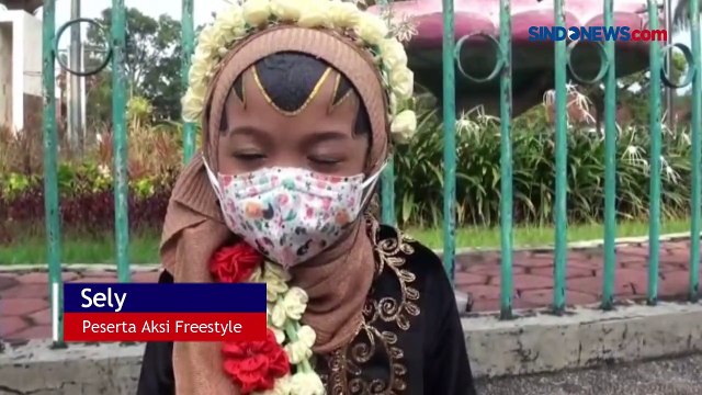 Peringati Hari Kartini, Atlet Perempuan Freestyle Bersepatu Roda Pakai Kebaya