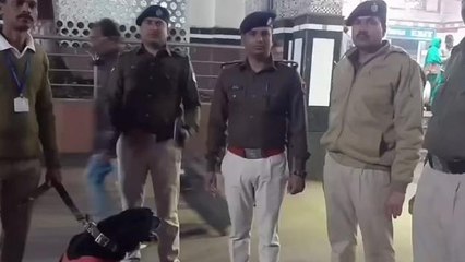 मुंगेर: होली को लेकर प्लेटफार्म एवं ट्रेनों में आरपीएफ ने चलाया विशेष अभियान