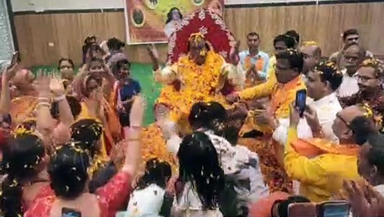 फागोत्सव में ऐसे खेली फूलो के होली,देखे वीडियो