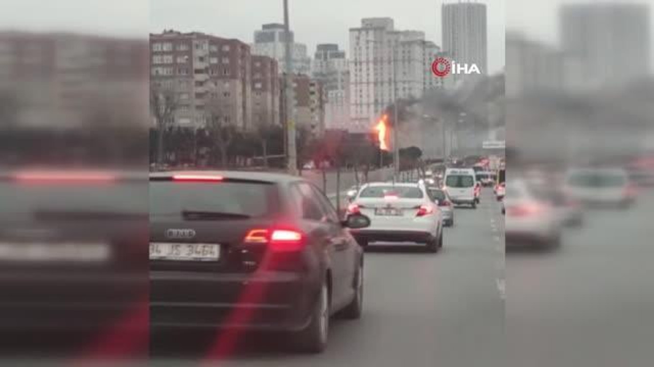 Otomobil firmasının yetkili servis binası alevl...