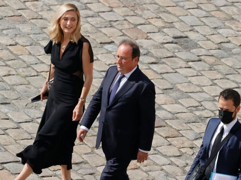 "J'ai eu le sentiment de voir violé quelque chose" : Julie Gayet revient sur la découverte de sa liaison avec François Hollande