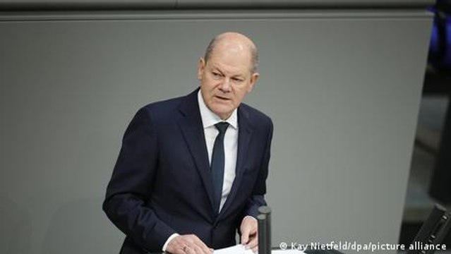 Scholz lays out German defense policy