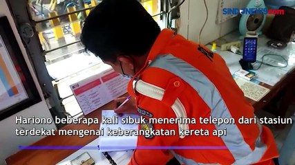 Cerita Penjaga Palang Pintu Perlintasan KA yang Rela Lewatkan Lebaran Bersama Keluarga