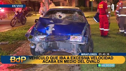 Miraflores: Vehículo termina en medio de un óvalo tras movilizarse a excesiva velocidad