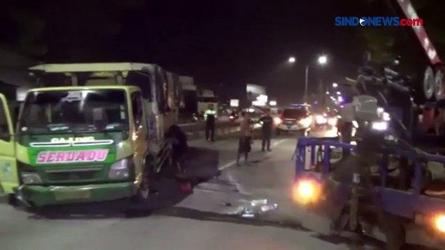 Truk Sarat Muatan Terguling di Pantura, Arus Balik Terhambat