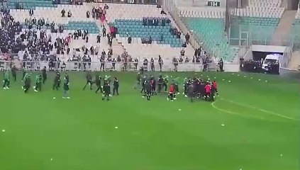 Futbolcular birbirine girdi! Bursasporlular, Amedsporluları...