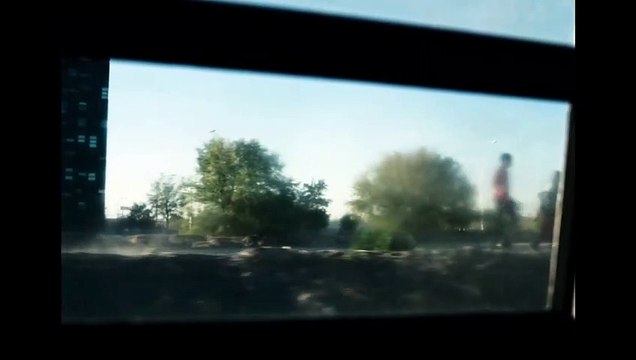 Tráiler de la película Asedio , dirigida por Miguel Ángel Vivas y protagonizada por Natalia de Molina.