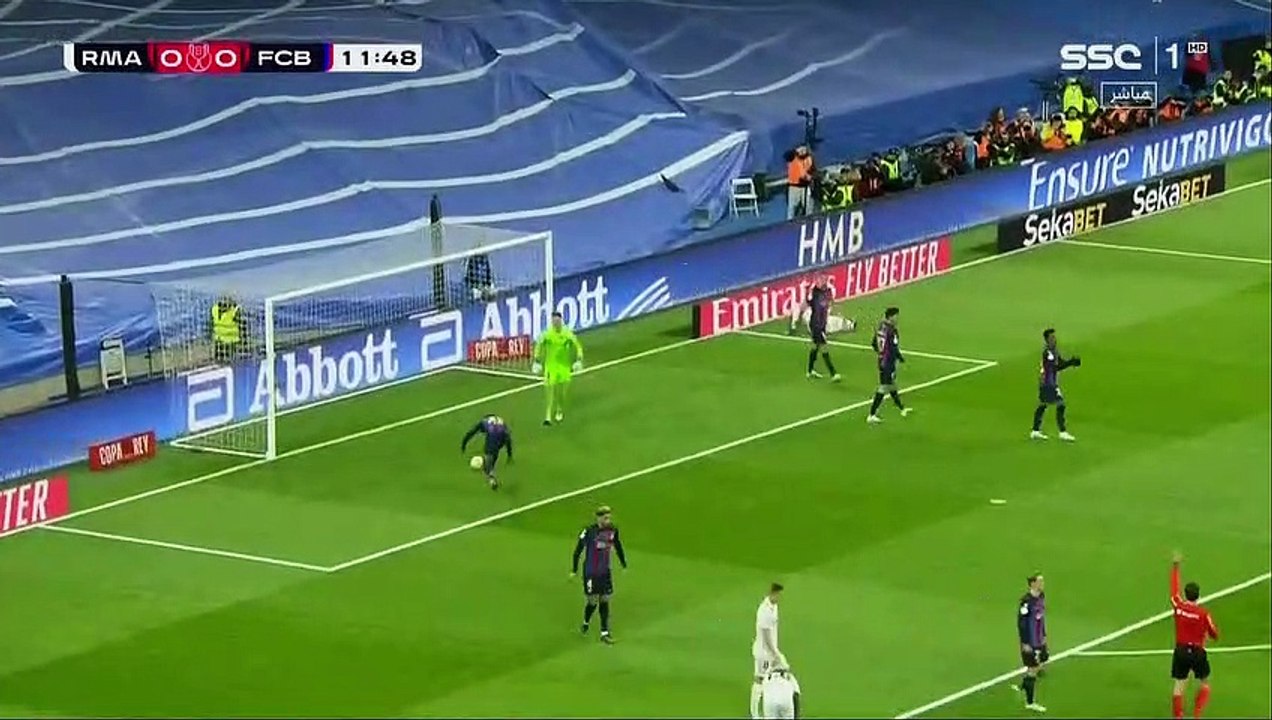 الشوط الاول مباراة برشلونة وريال مدريد في ذهاب...
